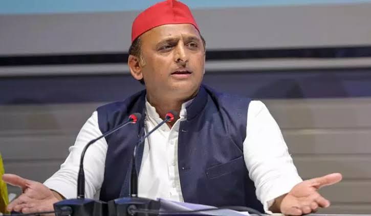 'उत्तर प्रदेश को मिला एक और एक्टिंग डीजीपी', राजीव कृष्ण की नियुक्ति को लेकर अखिलेश यादव ने साधा निशाना